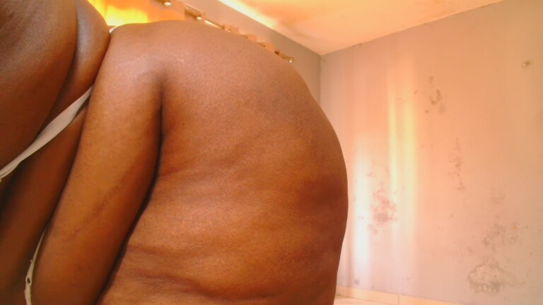 RoyalMassiveAss's Streamate show and profile