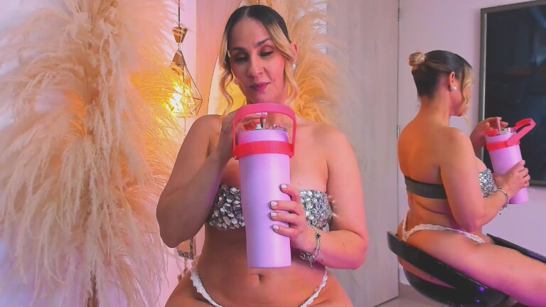 SaraDiesss's Streamate show and profile