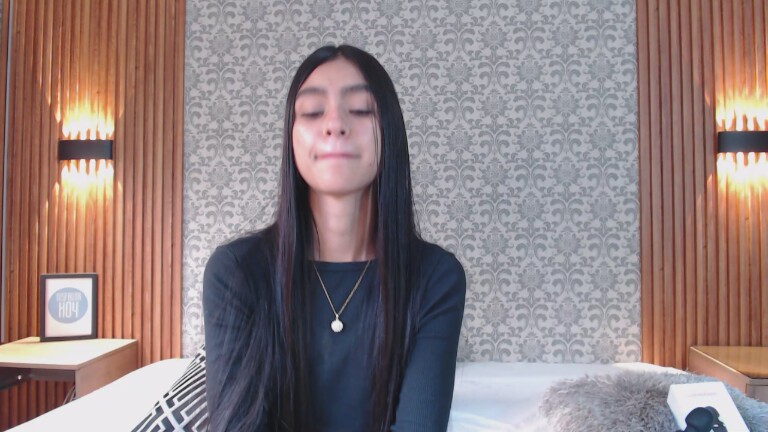 Charlotte_18's Streamate show and profile