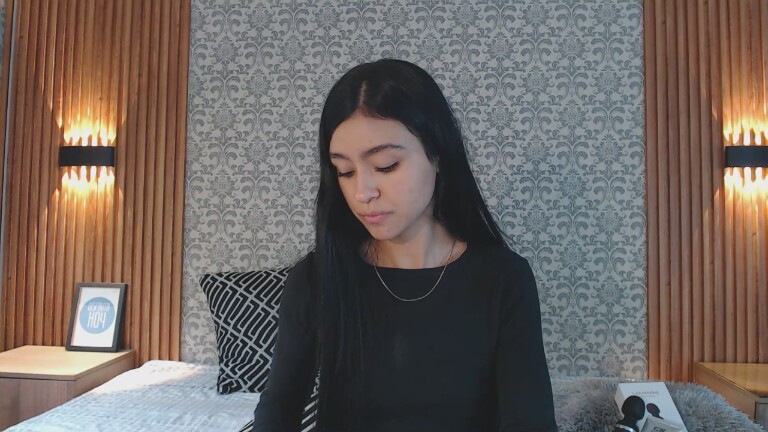 Charlotte_18's Streamate show and profile