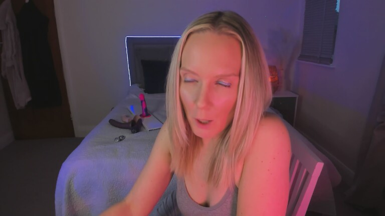 HotWifeUK's Streamate show and profile