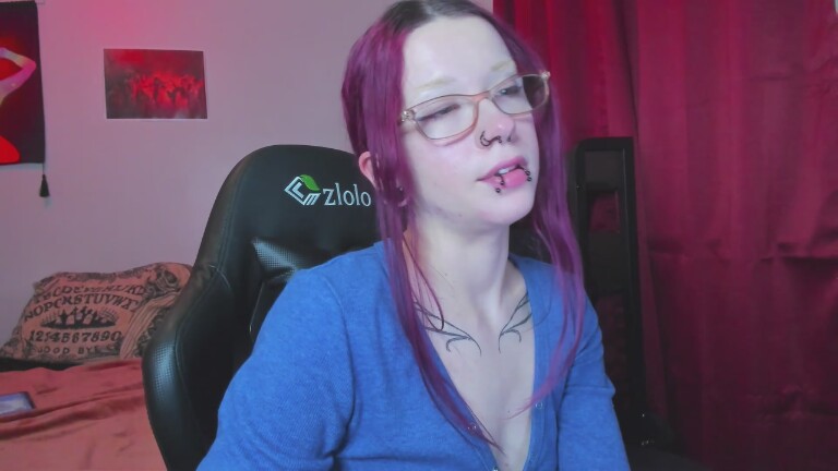 NikkiVill's Streamate show and profile