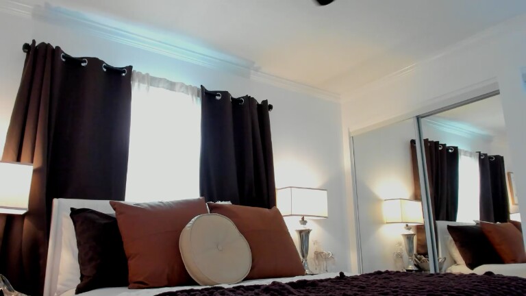 SavannahLace's Streamate show and profile