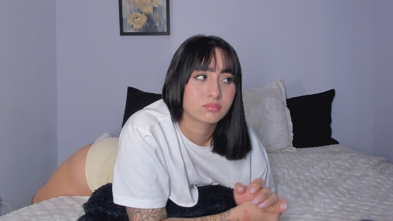 RoseHoldenn's Streamate show and profile