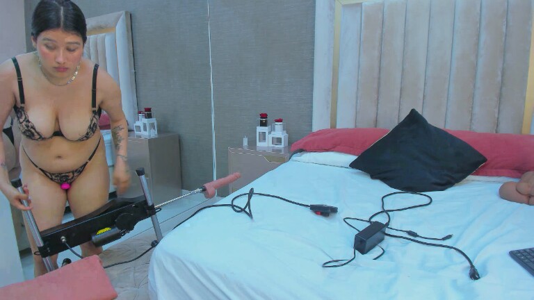 EmiRoseth's Streamate show and profile