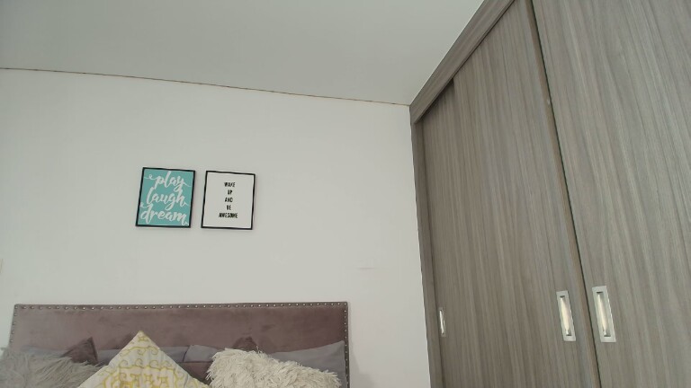 littlee_sophiee's Streamate show and profile