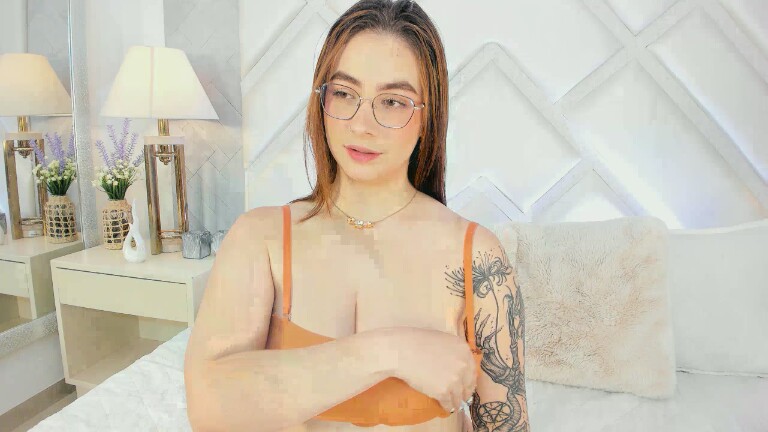 RoxanneWill's Streamate show and profile