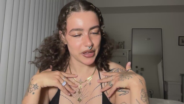 Velvette_Peach's Streamate show and profile