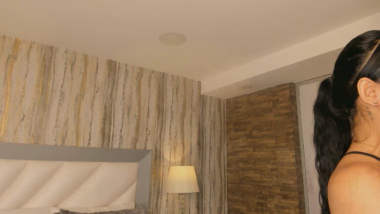 Sara_Hanniston's Streamate show and profile