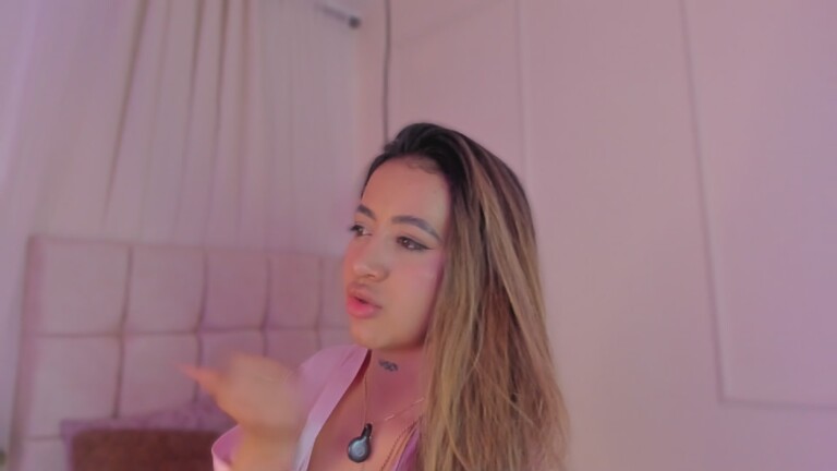 Crystal_W's Streamate show and profile