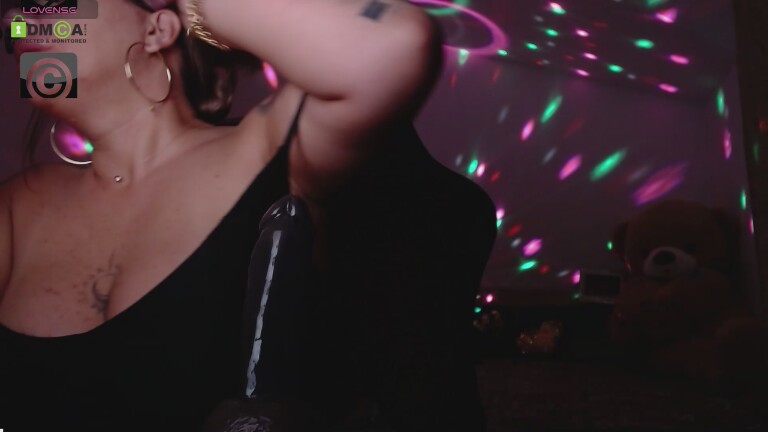 SonyaDevon's Streamate show and profile