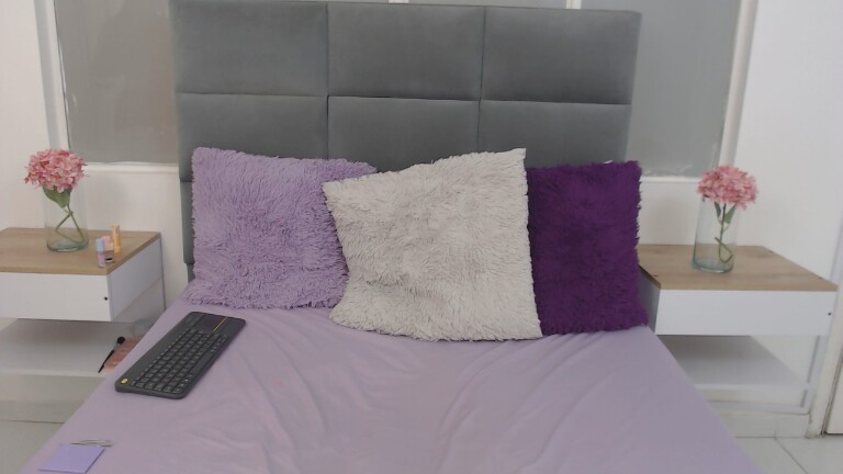 EllieBella's Streamate show and profile