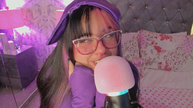 MaddieWaves's Streamate show and profile