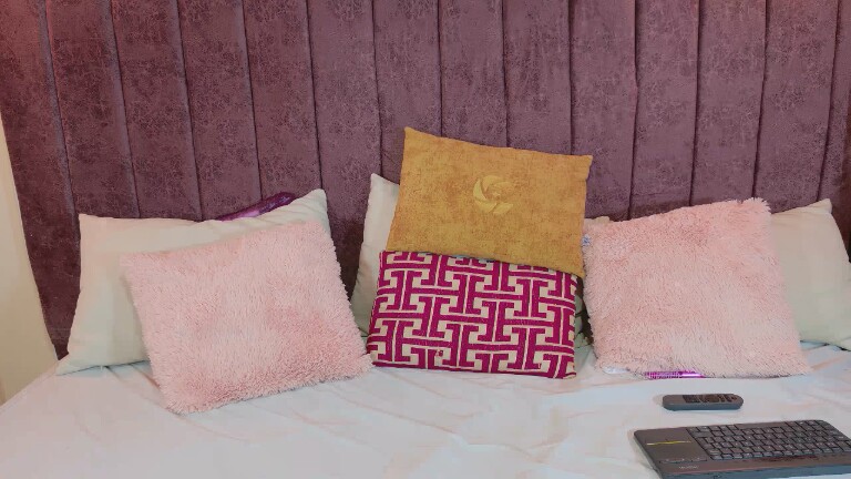 AmelieRosee's Streamate show and profile