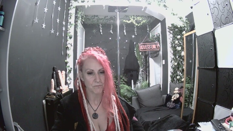 SkySparks's Streamate show and profile