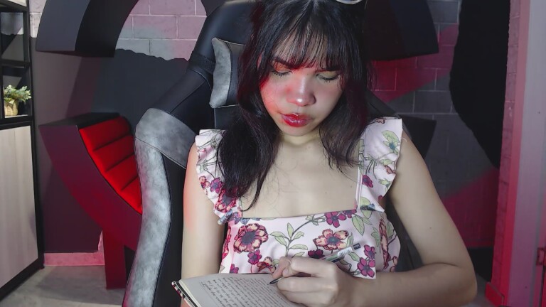 TinyMini's Streamate show and profile