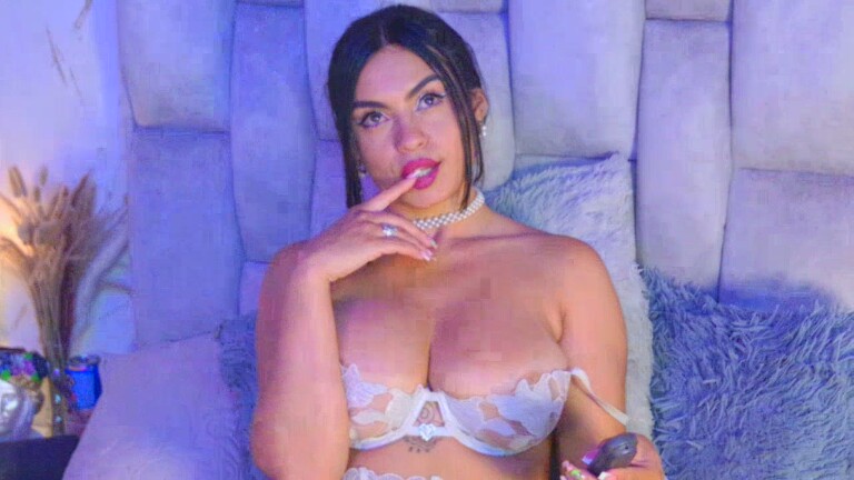 MaiaCooper's Streamate show and profile