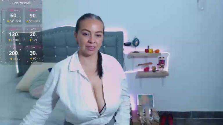 LiiaDumond's Streamate show and profile