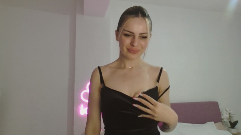 EMYILIA's Streamate show and profile