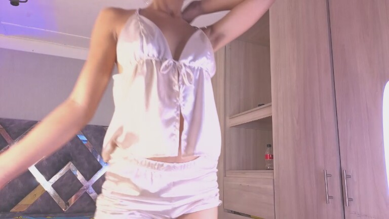 nahomi777's Streamate show and profile