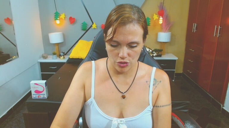 ConieMoss's Streamate show and profile