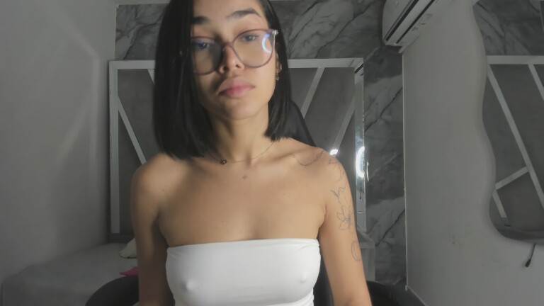 Angell_Petitex0111's Streamate show and profile