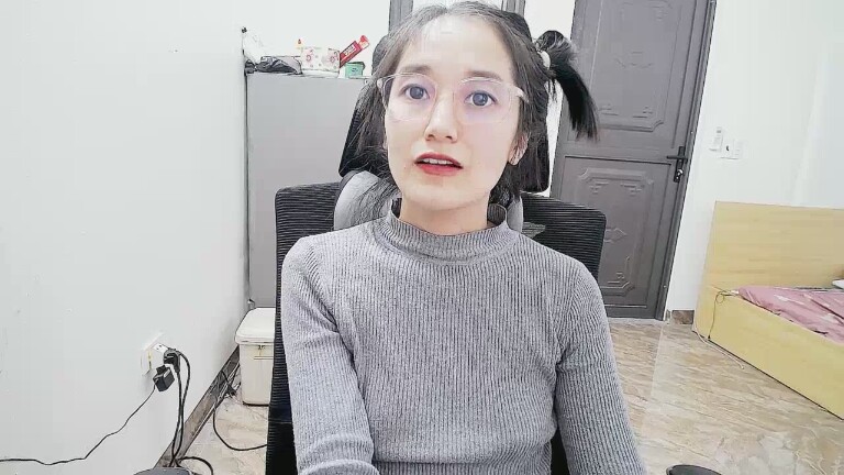 Shuleee's Streamate show and profile