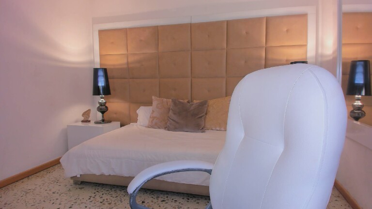 VictoriaHannz's Streamate show and profile