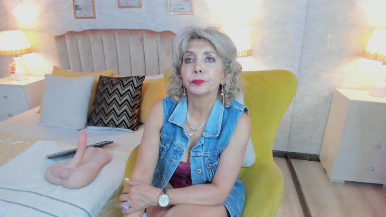 MoulinLamour's Streamate show and profile